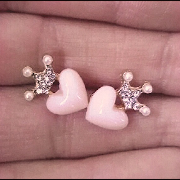 💝MUST BUNDLE💝 NEW Jeweled Princess Tiara Heart Earrings - Picture 2 of 7